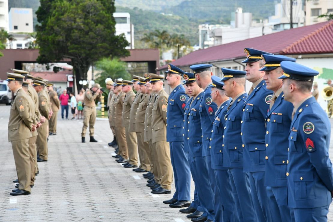 SC autoriza seleção de militares temporários com contrato de até 8 anos para PM e Bombeiros