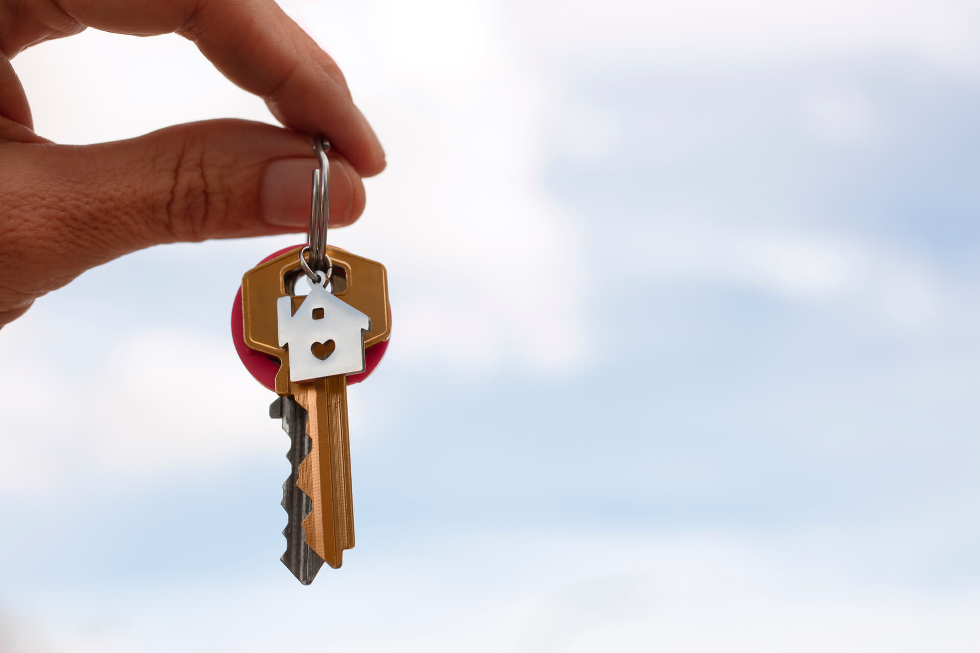 Geração Z lidera intenção de comprar casa própria no Brasil, mas esbarra em dificuldades financeiras