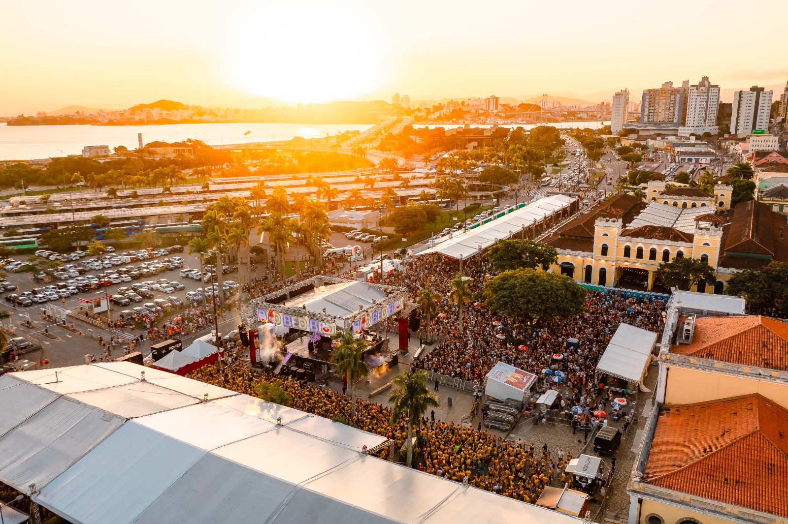 Carnaval de Florianópolis aposta em trios elétricos e shows nacionais